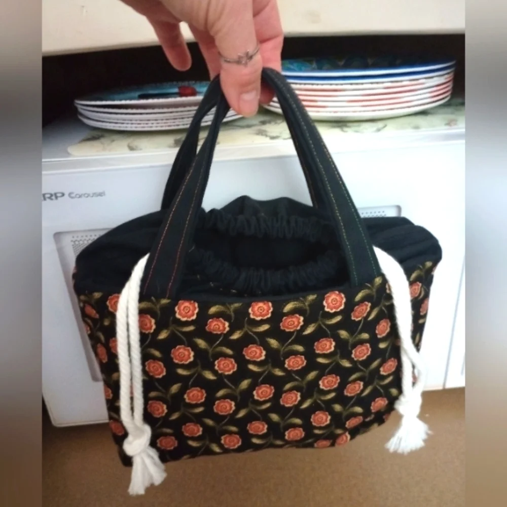 Super Cute Floral Fabric Tote NWOT - Picture 2 of 3